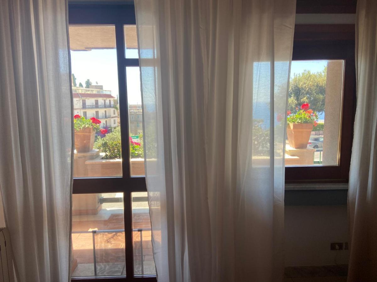 Villa Centaurea Apartment With Private Parking Taormina Ngoại thất bức ảnh